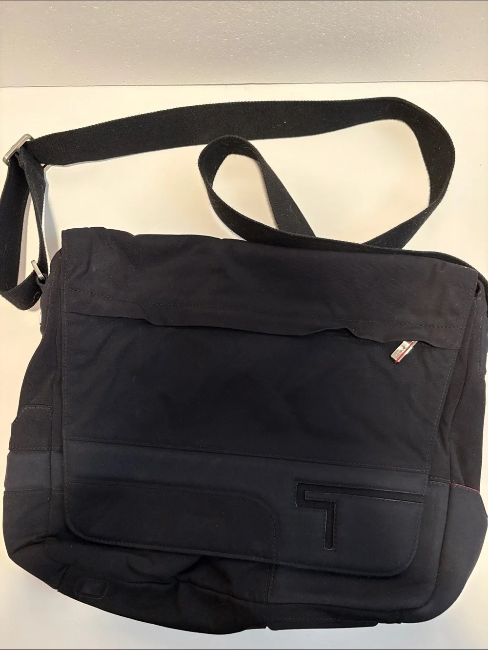 TUMI Black Men’s Messenger Bag - Classic Crossbody Carry